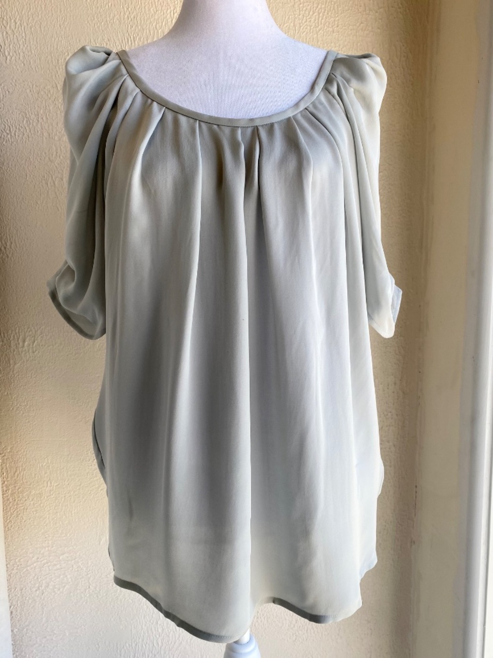 Joie short sleeved silk top in pale blue/gray, with bow tie at back Size L - Picture 2 of 11